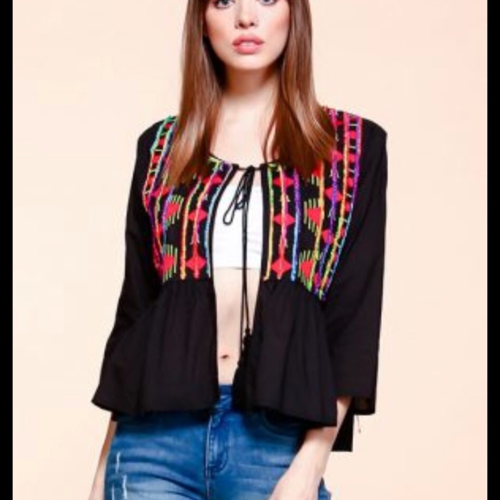 🌺NWT Velzera cotton black embroidered peplum top